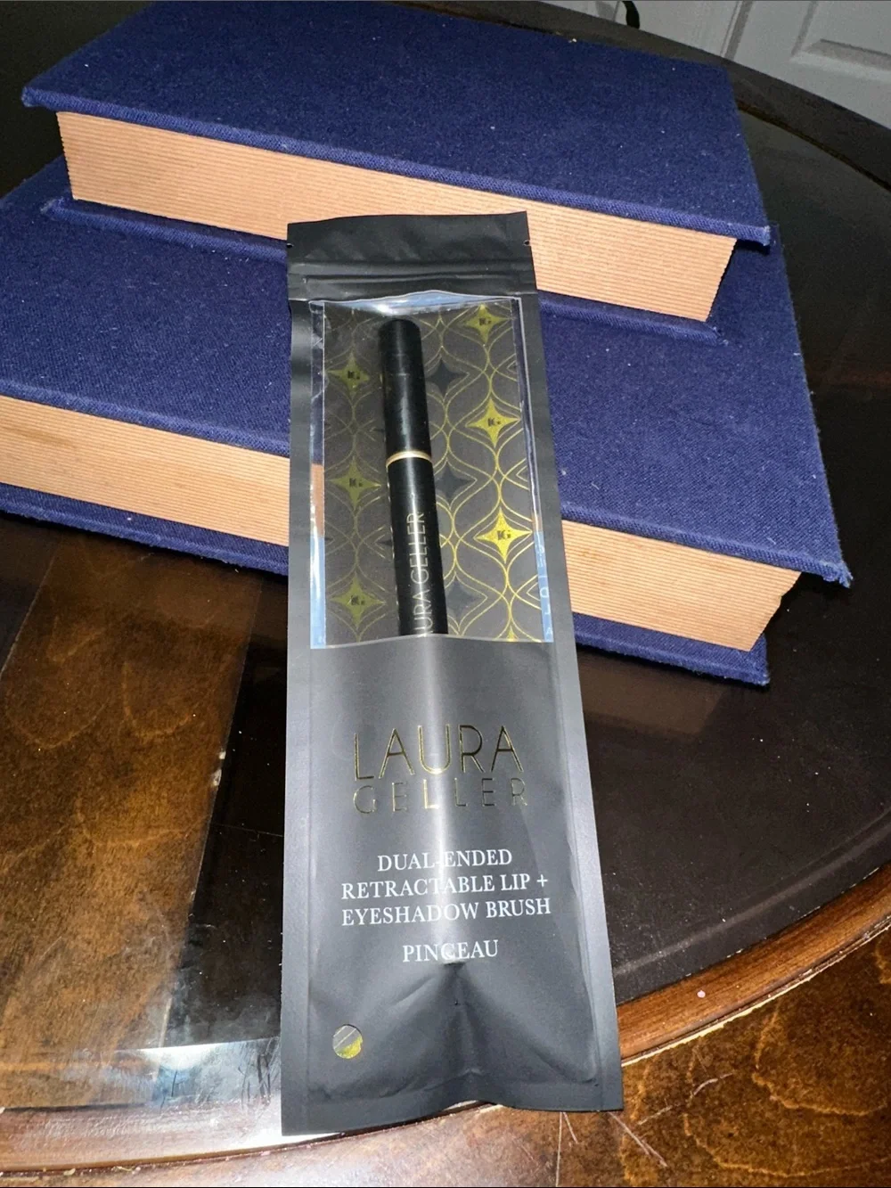 Laura Geller Black Dual-Ended Retractable Lip & Eyeshadow Brush with Gold Accent